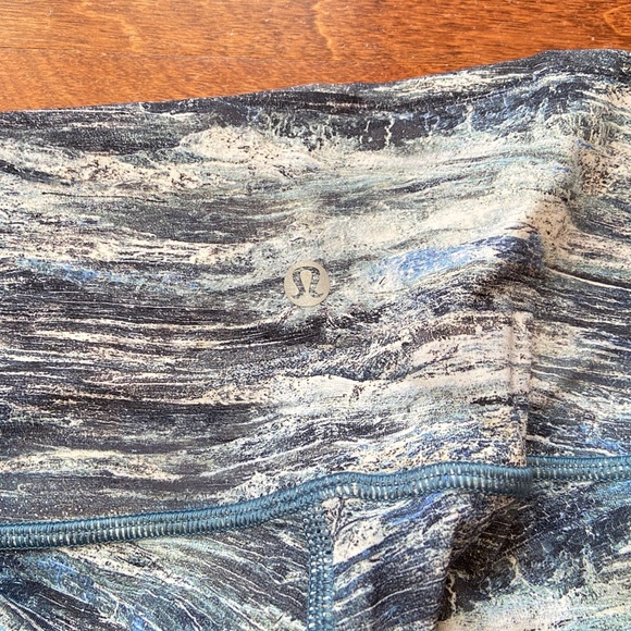 Blue & Gray Patterned Lululemon Wunder Under Hi-Rise 25 inch Leggings Size 10 - Picture 3 of 8